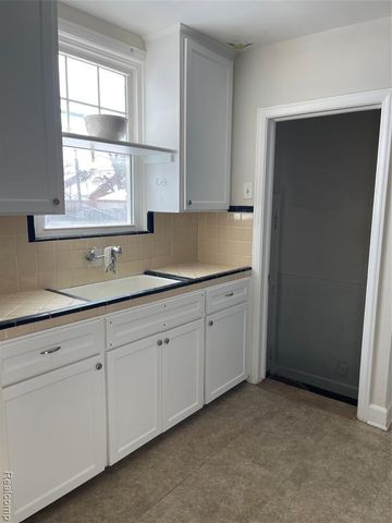 16503 Asbury Park, Detroit, MI 48235