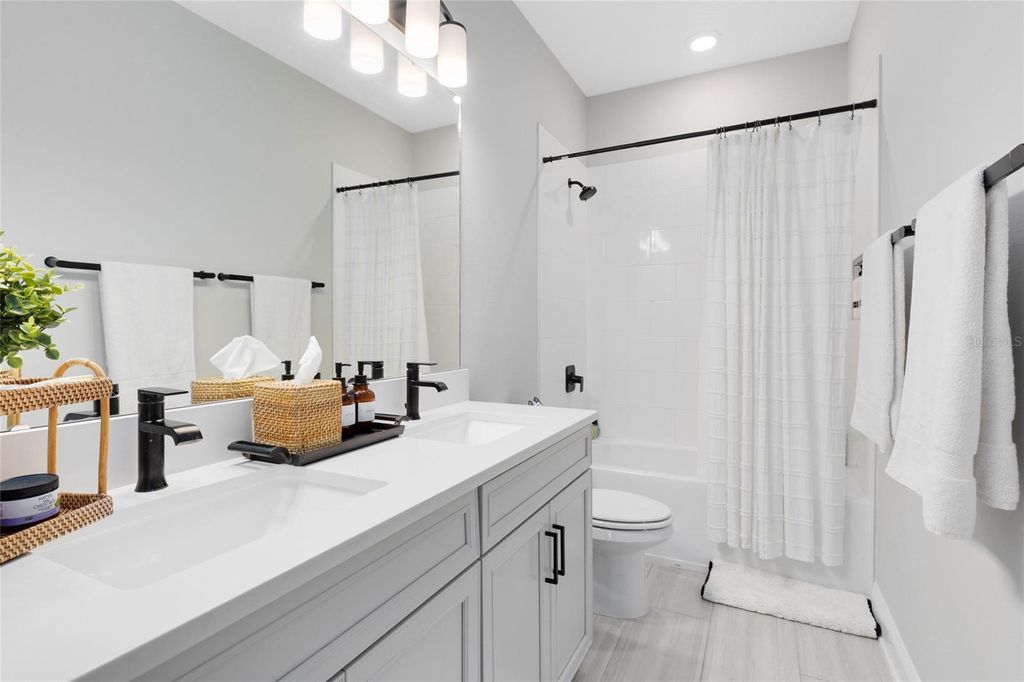 Image 20 of property listing at 8603 DUBOCHET STREET, Orlando, FL 32827