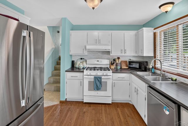 2112 HillGrove Parkway, Midland, MI 48642
