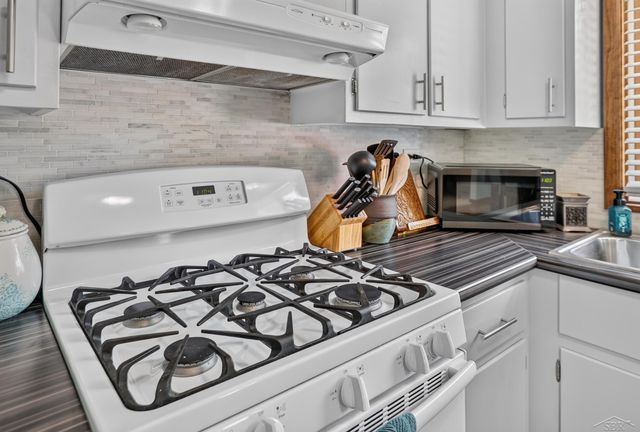 2112 HillGrove Parkway, Midland, MI 48642