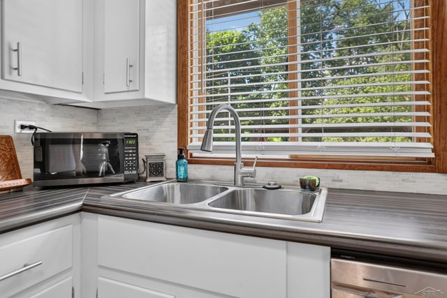 2112 HillGrove Parkway, Midland, MI 48642