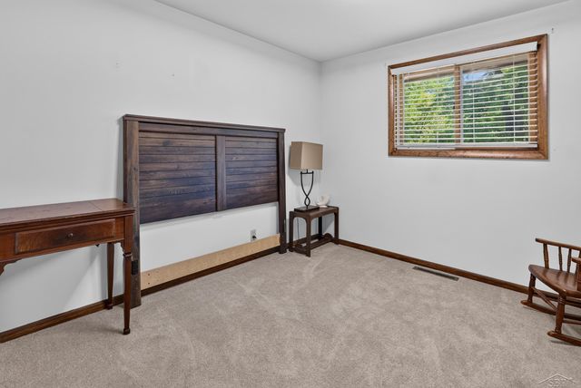 2112 HillGrove Parkway, Midland, MI 48642