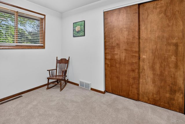 2112 HillGrove Parkway, Midland, MI 48642
