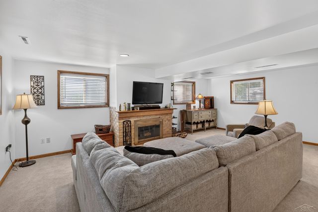 2112 HillGrove Parkway, Midland, MI 48642