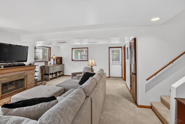 2112 HillGrove Parkway, Midland, MI 48642