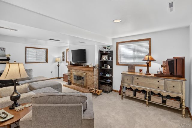 2112 HillGrove Parkway, Midland, MI 48642
