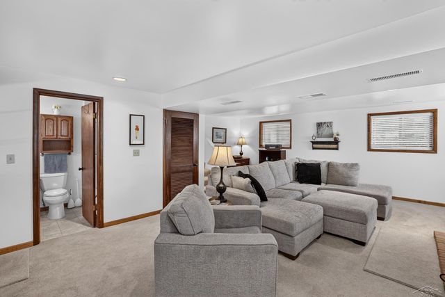 2112 HillGrove Parkway, Midland, MI 48642