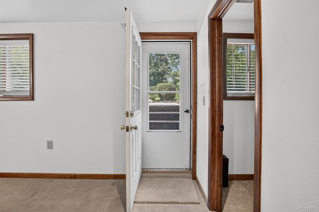 2112 HillGrove Parkway, Midland, MI 48642