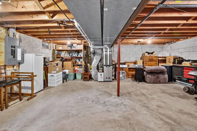 2112 HillGrove Parkway, Midland, MI 48642