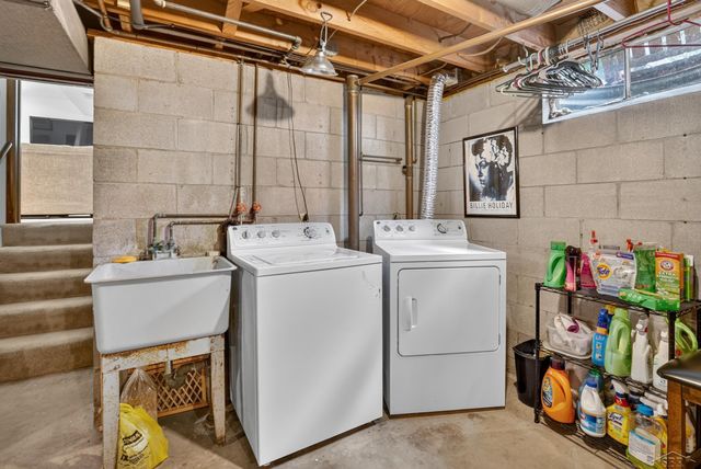 2112 HillGrove Parkway, Midland, MI 48642