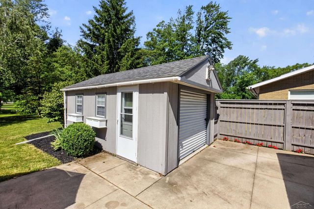 2112 HillGrove Parkway, Midland, MI 48642