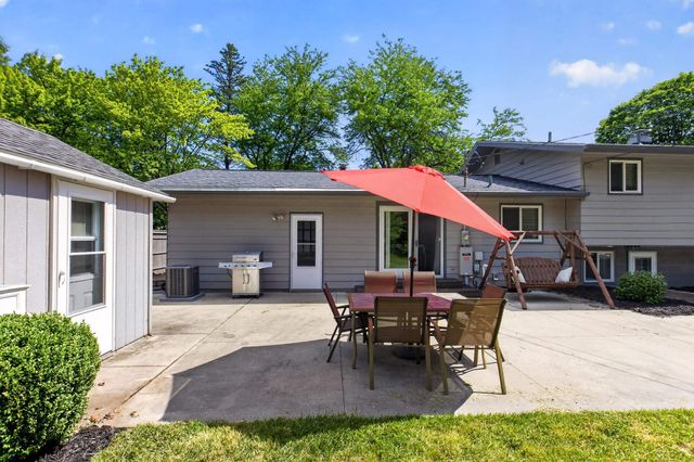 2112 HillGrove Parkway, Midland, MI 48642