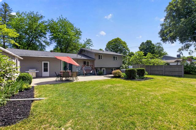 2112 HillGrove Parkway, Midland, MI 48642