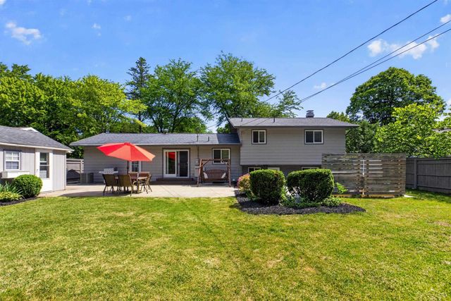 2112 HillGrove Parkway, Midland, MI 48642