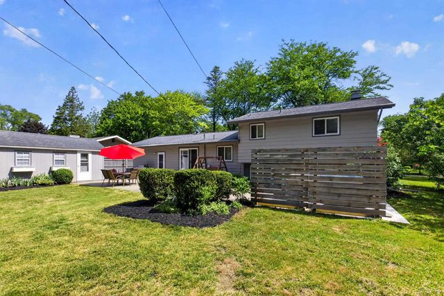 2112 HillGrove Parkway, Midland, MI 48642
