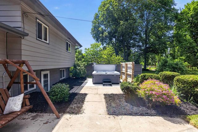 2112 HillGrove Parkway, Midland, MI 48642