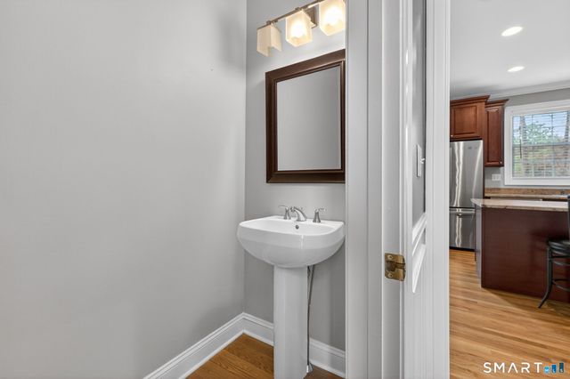 5 Fenwick Drive, Avon, CT 06001