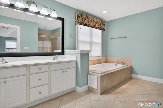5 Fenwick Drive, Avon, CT 06001