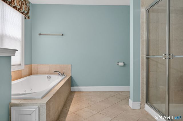 5 Fenwick Drive, Avon, CT 06001