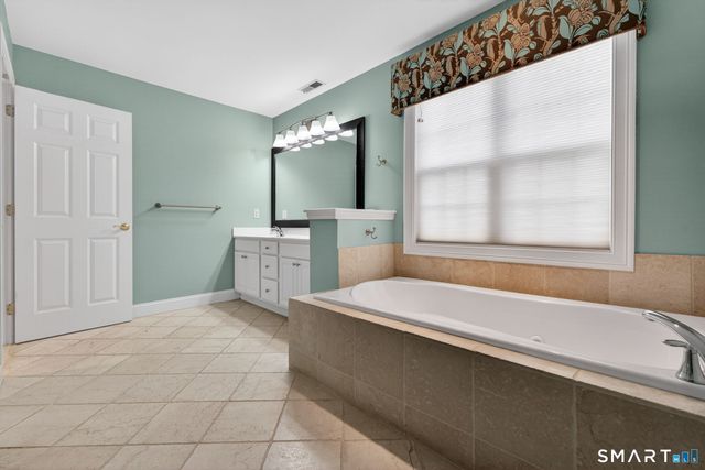 5 Fenwick Drive, Avon, CT 06001