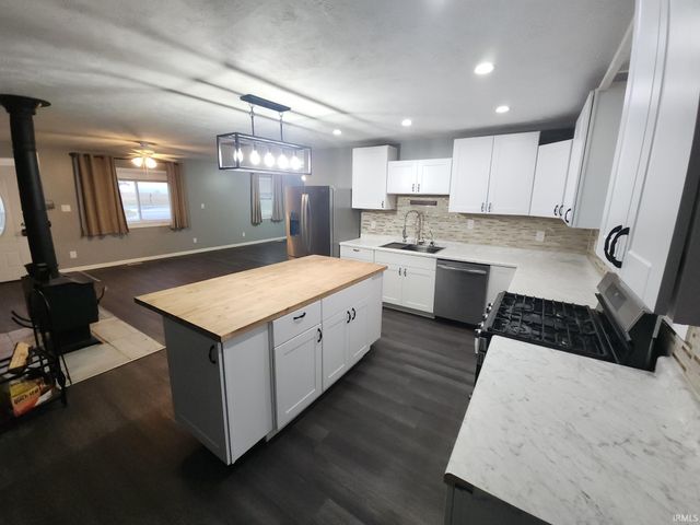 5992 N 1100 W, Royal Center, IN 46978