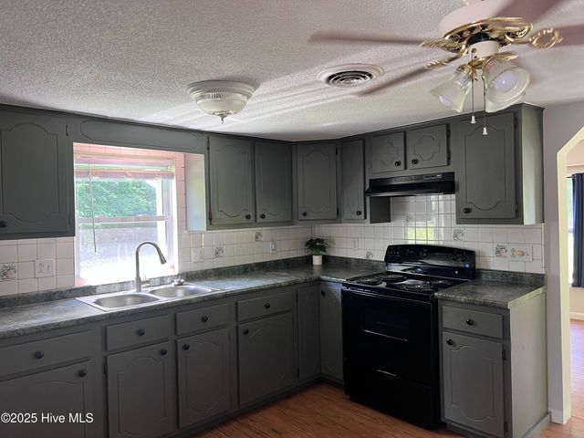 2088 Dawson Cabin Road, Jacksonville, NC 28540