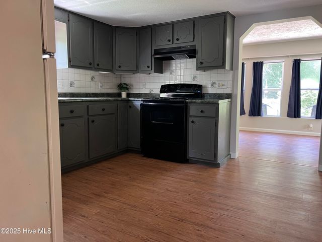 2088 Dawson Cabin Road, Jacksonville, NC 28540