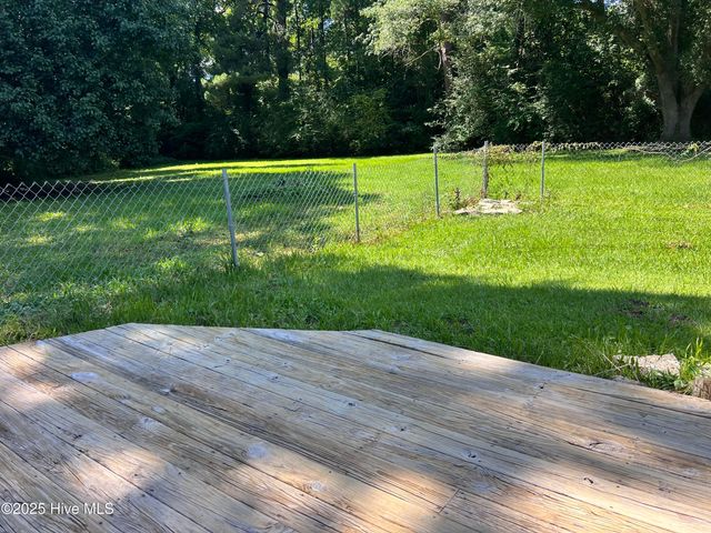 2088 Dawson Cabin Road, Jacksonville, NC 28540