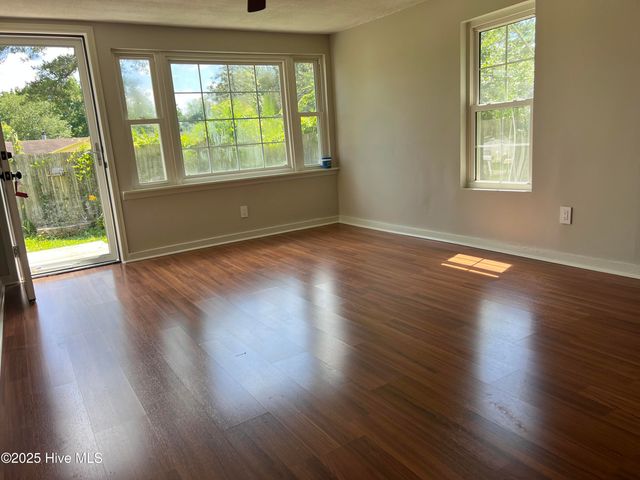 2088 Dawson Cabin Road, Jacksonville, NC 28540