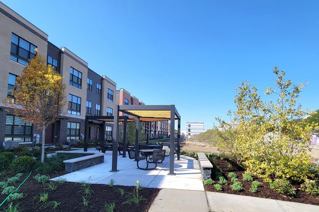392 Summit Circle, Lombard, IL 60148