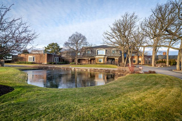 392 Summit Circle, Lombard, IL 60148