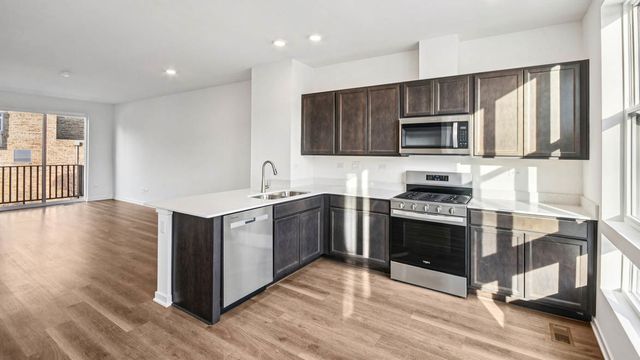 392 Summit Circle, Lombard, IL 60148
