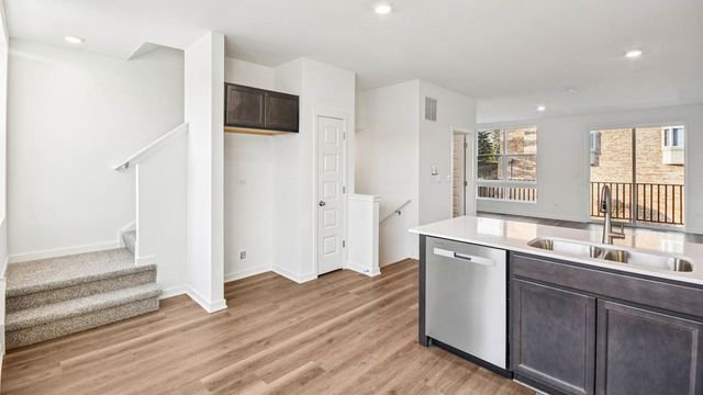 392 Summit Circle, Lombard, IL 60148