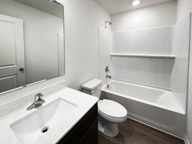 392 Summit Circle, Lombard, IL 60148