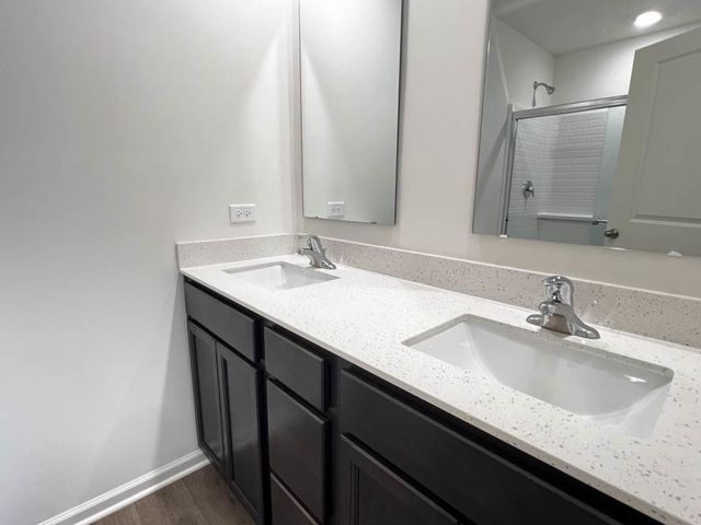 392 Summit Circle, Lombard, IL 60148