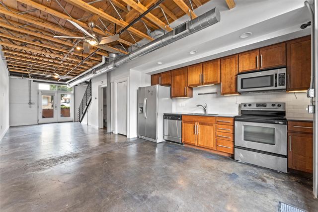 1305 E 6th ST 4