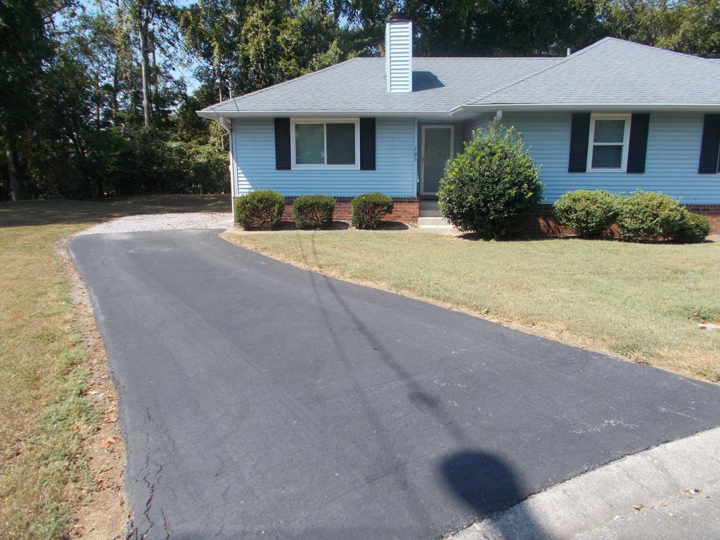 306 Woodview Ct, Old Hickory, TN 37138