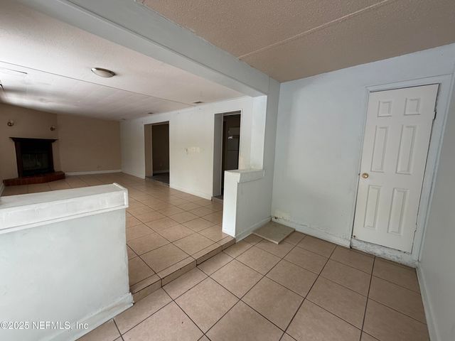 2423 GREEN OAK Drive, Jacksonville, FL 32211