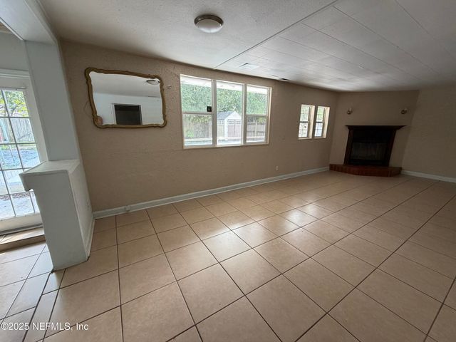 2423 GREEN OAK Drive, Jacksonville, FL 32211
