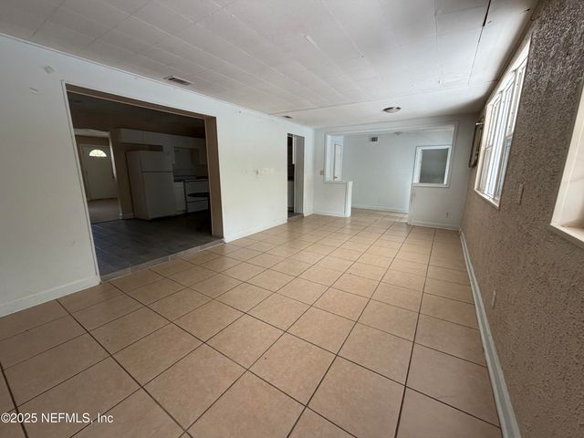 2423 GREEN OAK Drive, Jacksonville, FL 32211
