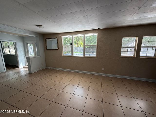2423 GREEN OAK Drive, Jacksonville, FL 32211