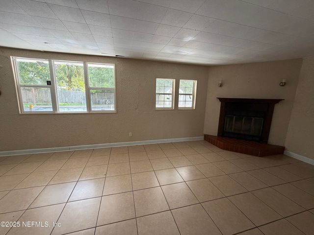 2423 GREEN OAK Drive, Jacksonville, FL 32211