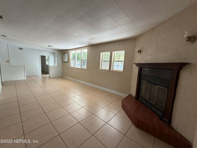 2423 GREEN OAK Drive, Jacksonville, FL 32211