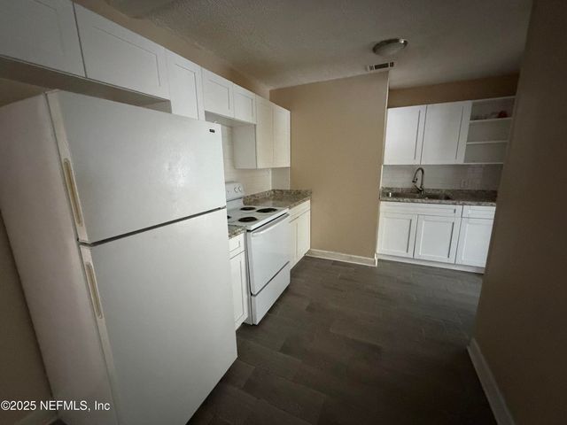 2423 GREEN OAK Drive, Jacksonville, FL 32211