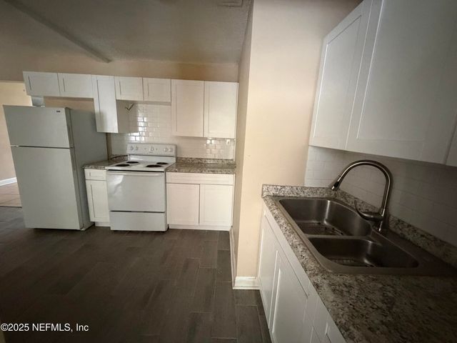 2423 GREEN OAK Drive, Jacksonville, FL 32211