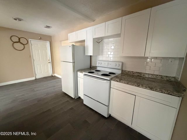 2423 GREEN OAK Drive, Jacksonville, FL 32211