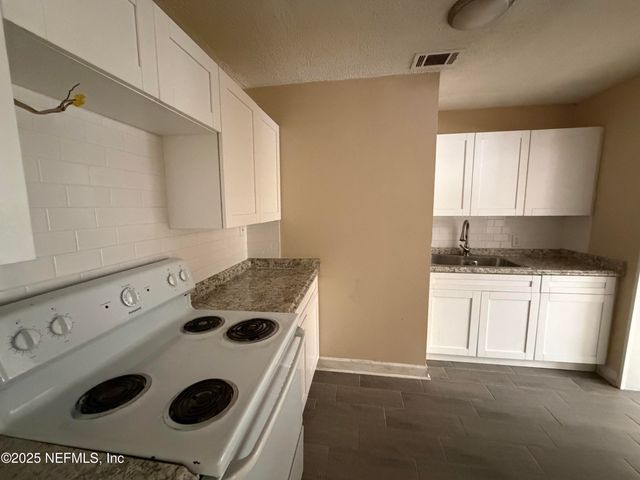 2423 GREEN OAK Drive, Jacksonville, FL 32211
