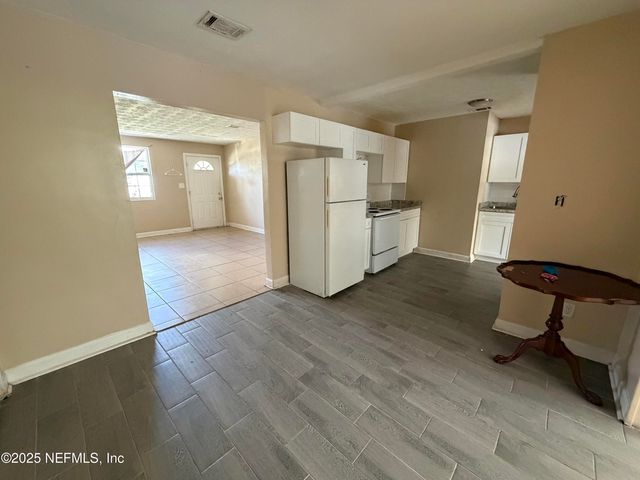 2423 GREEN OAK Drive, Jacksonville, FL 32211