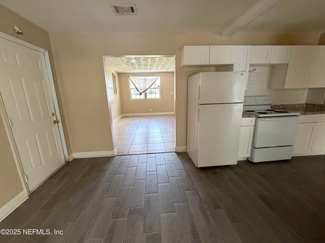2423 GREEN OAK Drive, Jacksonville, FL 32211