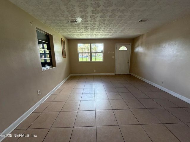 2423 GREEN OAK Drive, Jacksonville, FL 32211